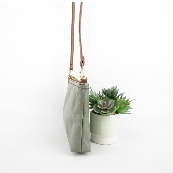 HOBO Darcy Convertible Crossbody Bag - Picture 4 of 9